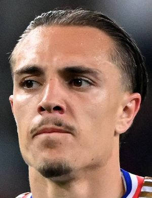 Какере, Максенс