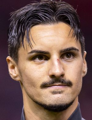 Юстакио, Стивен