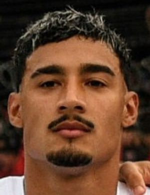 Бенавидес, Карлос