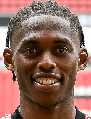 Чиквубуке Адаму, Жуниор