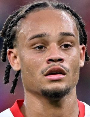 Симонс, Хави