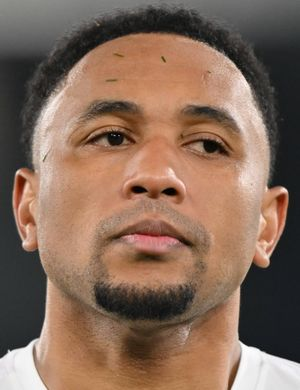 Тете, Кенни