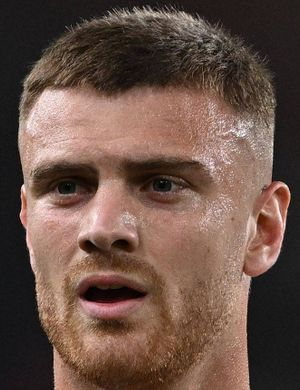 Белтран, Лукас