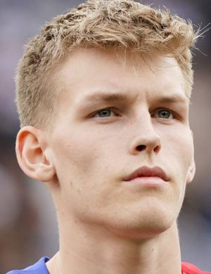 Каде, Антон