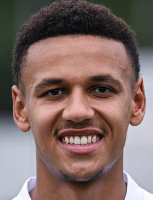 Хакес, Лука Энтони