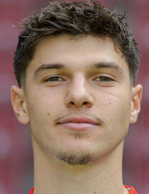 Комур, Мерт