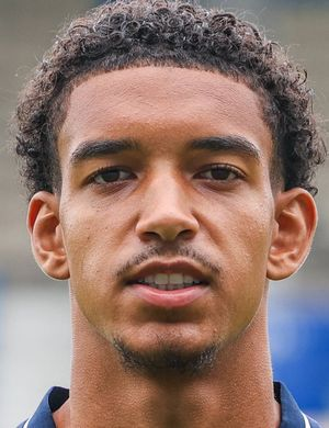 Оньека, Фрэнсис