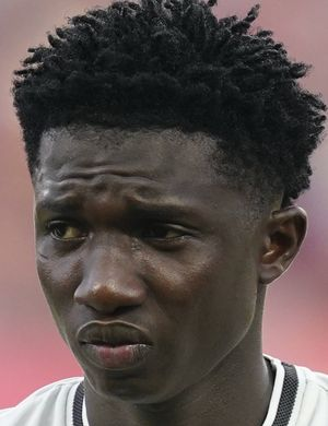 Камара, Ламин