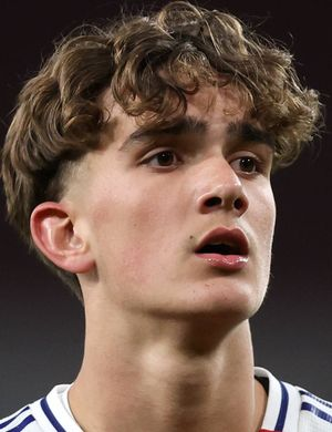 Доуман, Макс