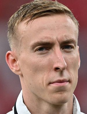 Букса, Адам