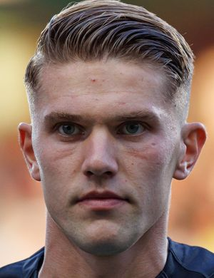 Гьякерес, Виктор