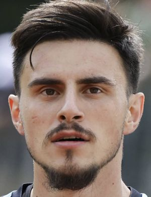 Элмас, Элиф