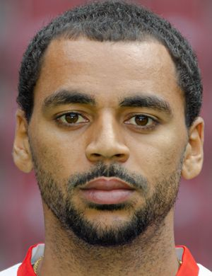 Клод Морис, Алексис