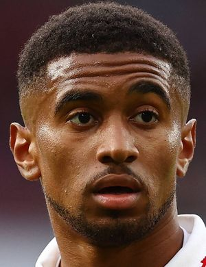 Нелсьон, Рейсс